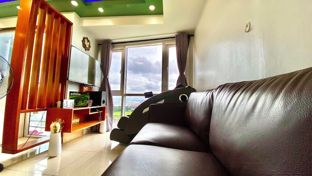 Hotel near Airport Mall of Asia PICC WTC