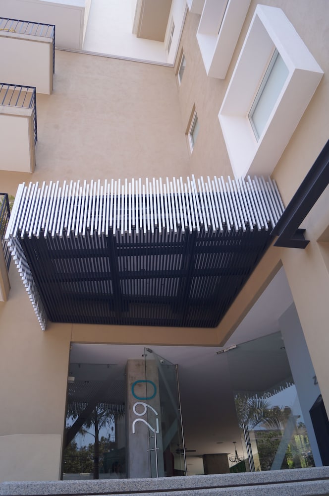 ROMANTIC ZONE ZENITH STUDIO