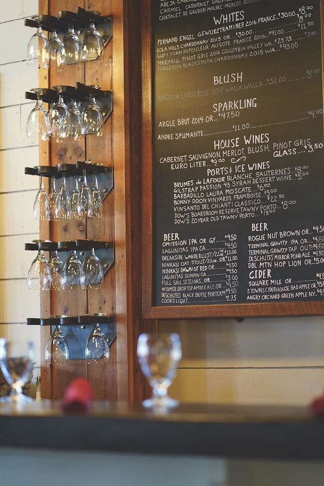 The Landing Hotel and Dining