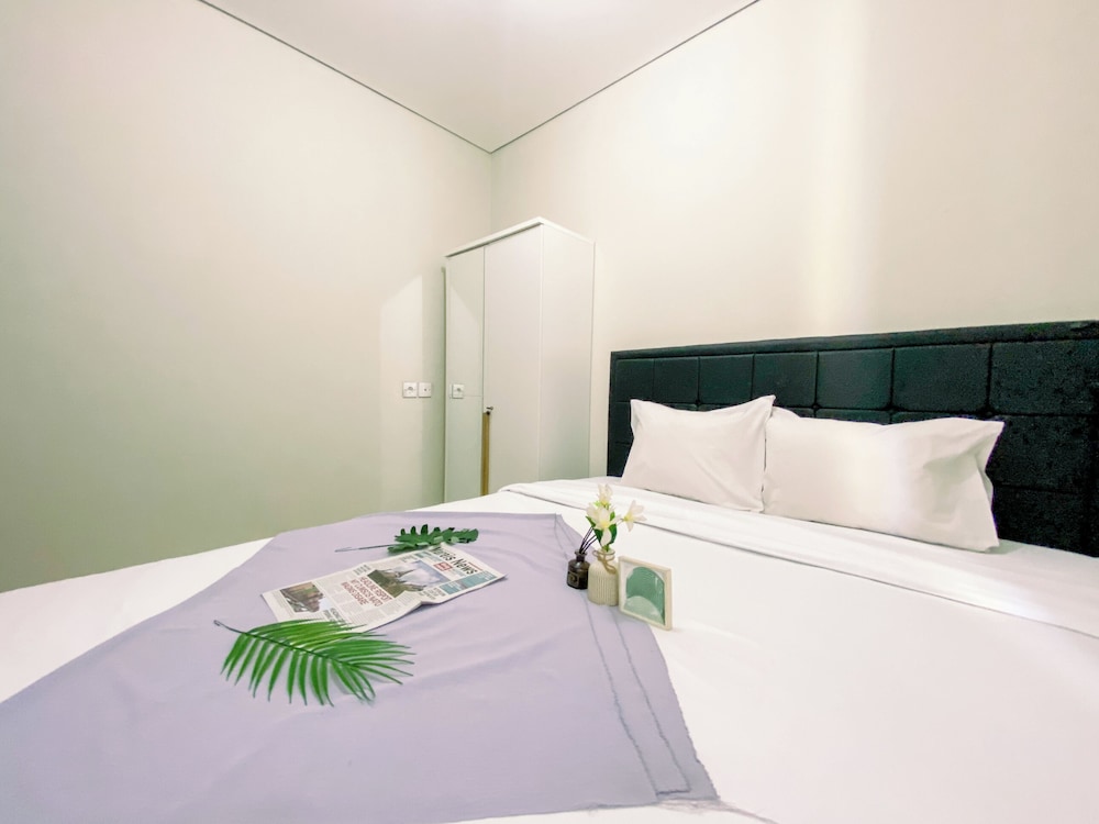 Good Designed and Homey 3BR Nifarro Park Apartment