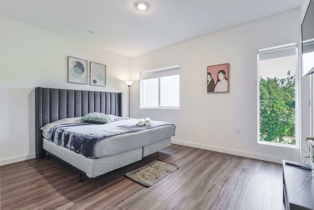 Stylish Townhouses by Design District