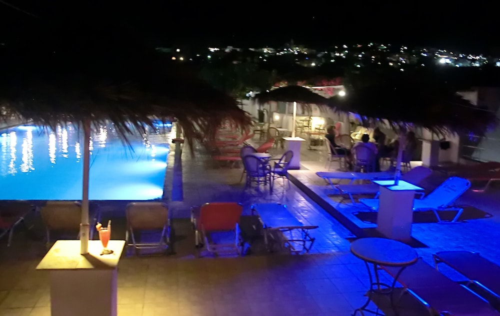 Santorini Camping & Hostel