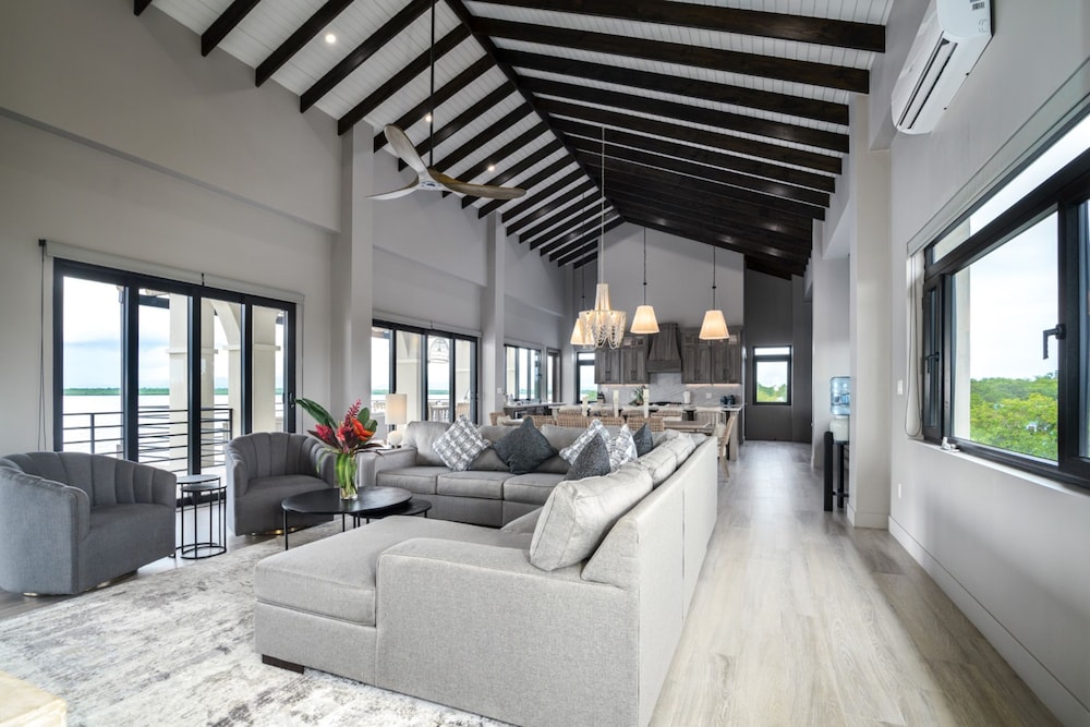 NEW 3 Story 4-bed Waterfront Villa w Sunset Views