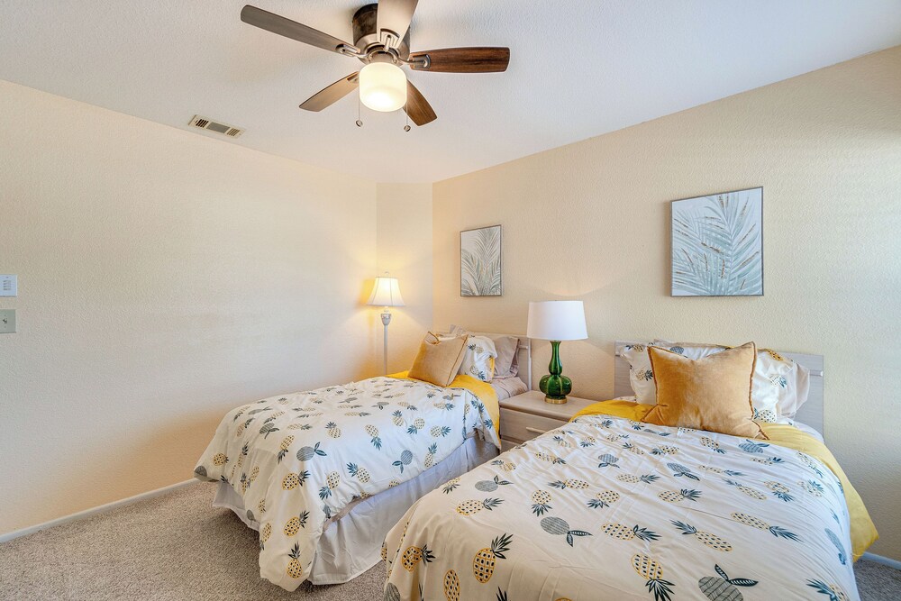 4 Mi to Warm Mineral Springs: Canal-front Getaway