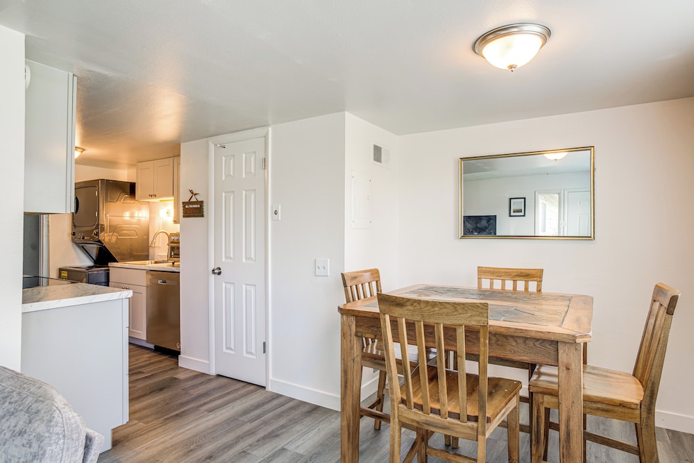 Explore Red Rocks & Green Mtn: Townhome w/ Pool!