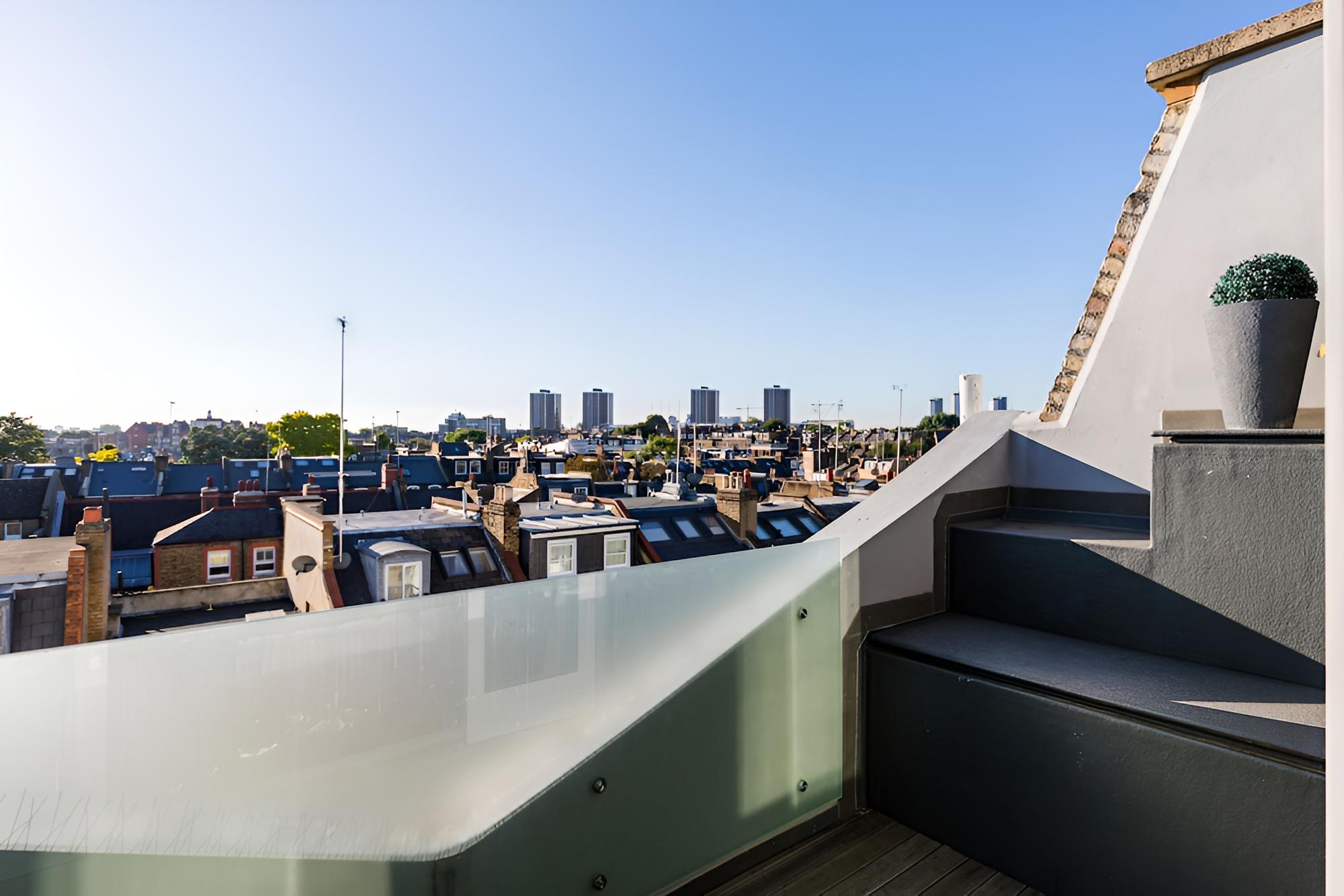 Olympia 2 Bed Duplex by BaseToGo