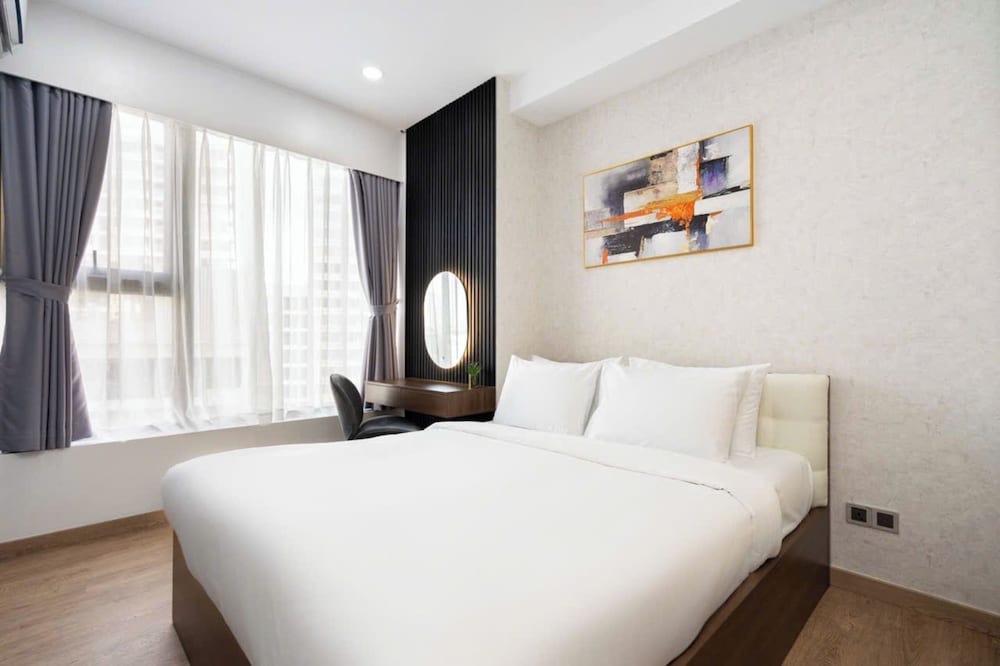 2BR Luxury in District 7