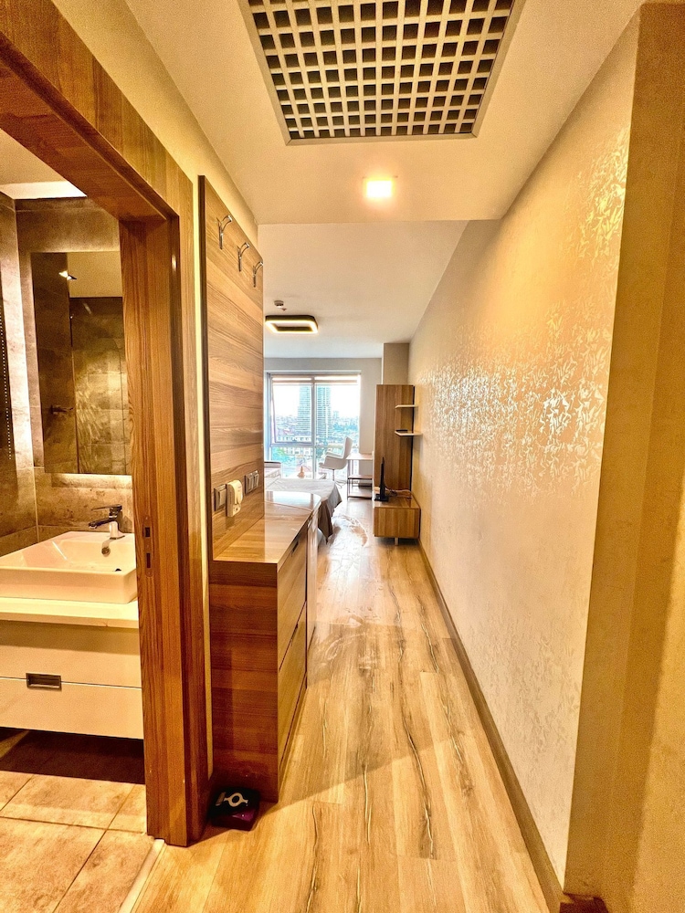 MODERN APARTMENT