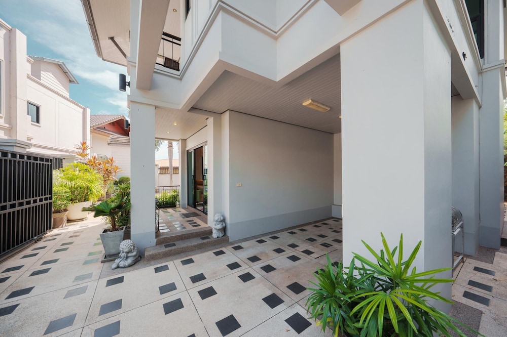Patak 3 Bedroom Private Pool Villa