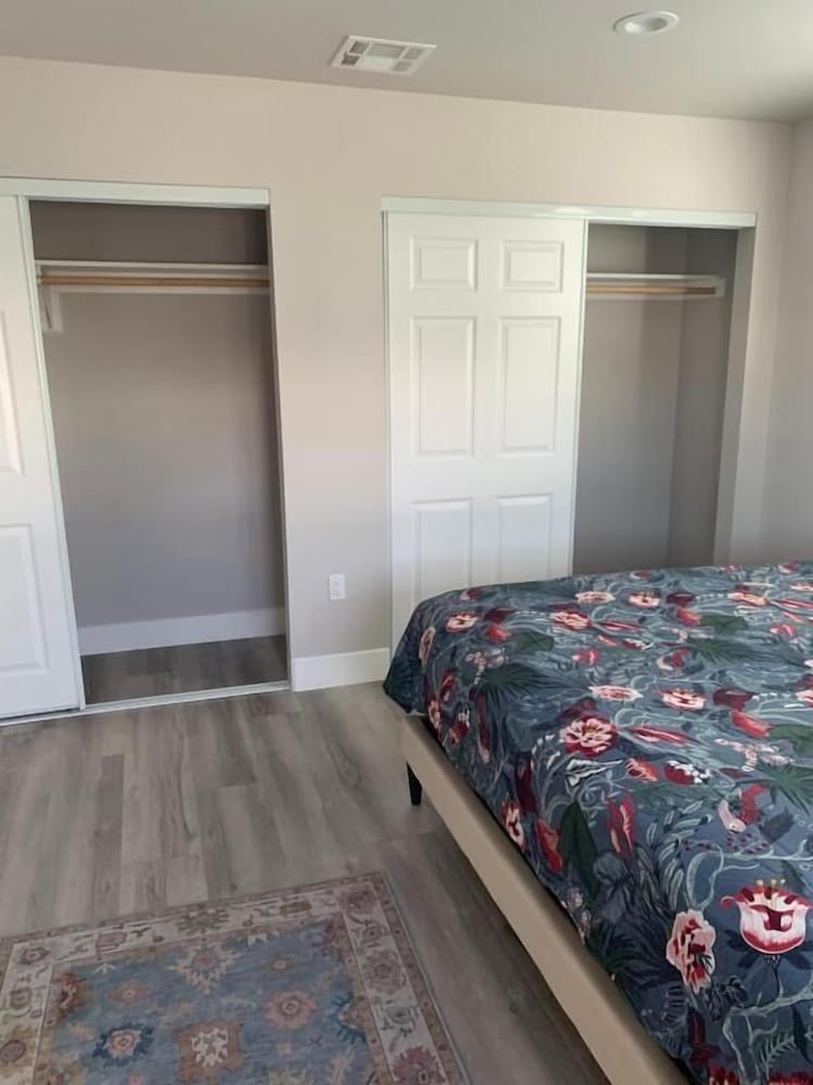 Modern LA Stay – Private Room & Bathroom