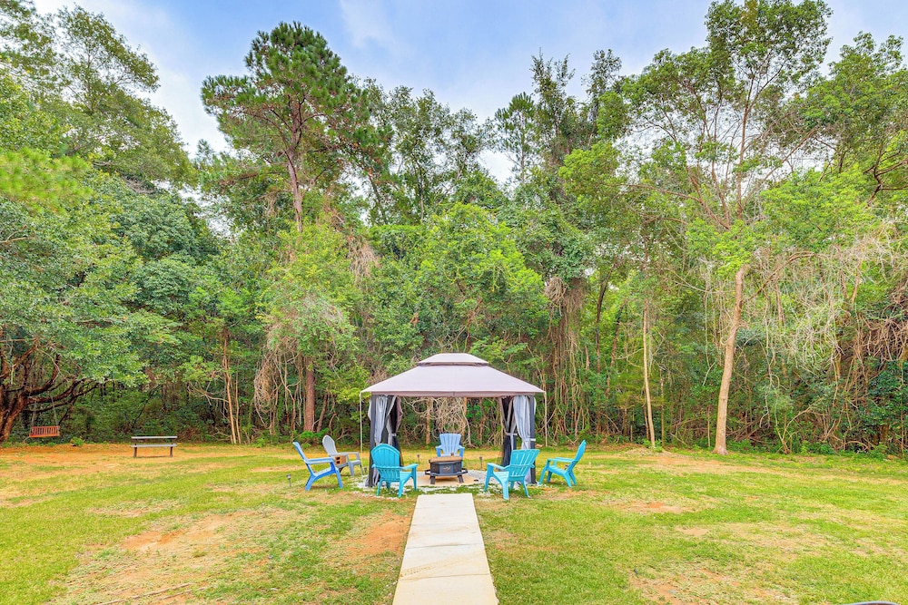2 Mi to Bay + Beaches: Home w/ Gazebo in Daphne