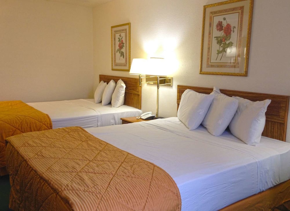 Capital O Amerihost Inn and Suites Fulton Hwy 54 MO