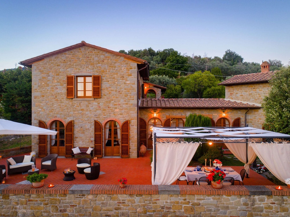 Luxurious Villa in Cortona Tuscany with Hot Tub view 4