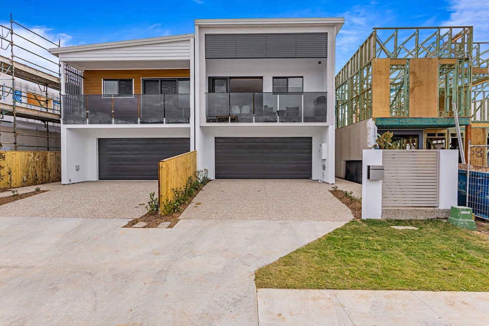 Riverside 3-bed Home With Study Nook and BBQ