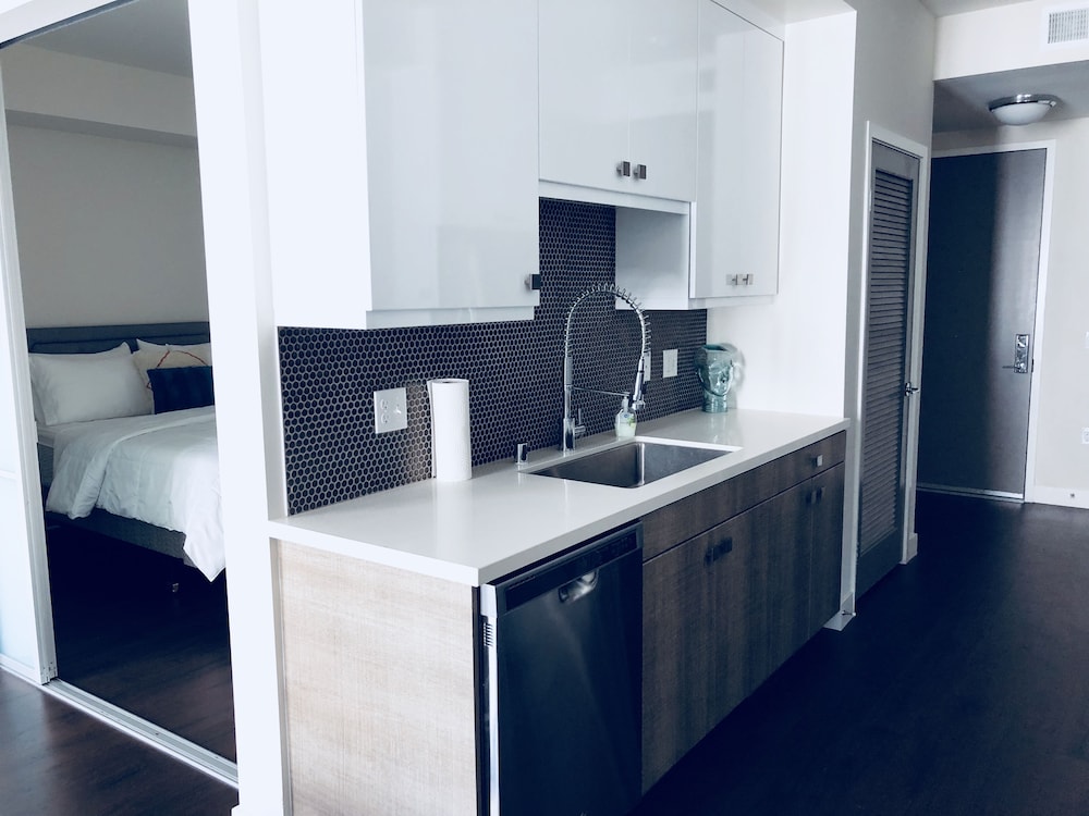 New Lyfe Finest Luxury Apartment - Image 2