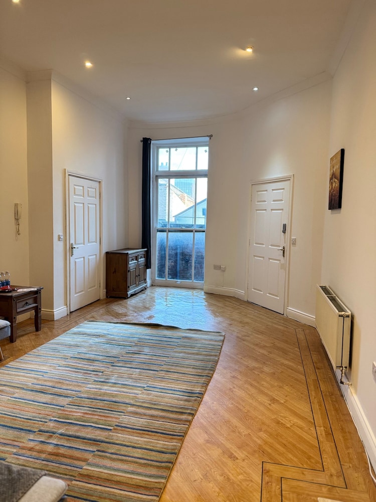 Westgate Haven - Spacious 4 Bedroom Apartment