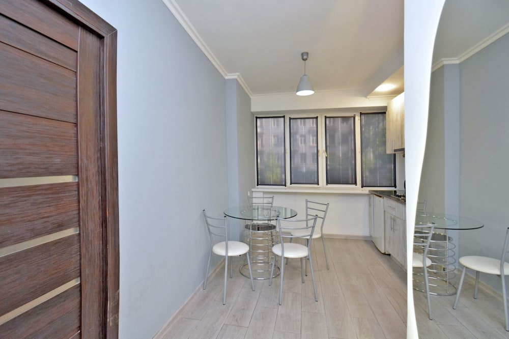 Mashtots apartment by Luxe Group MA154
