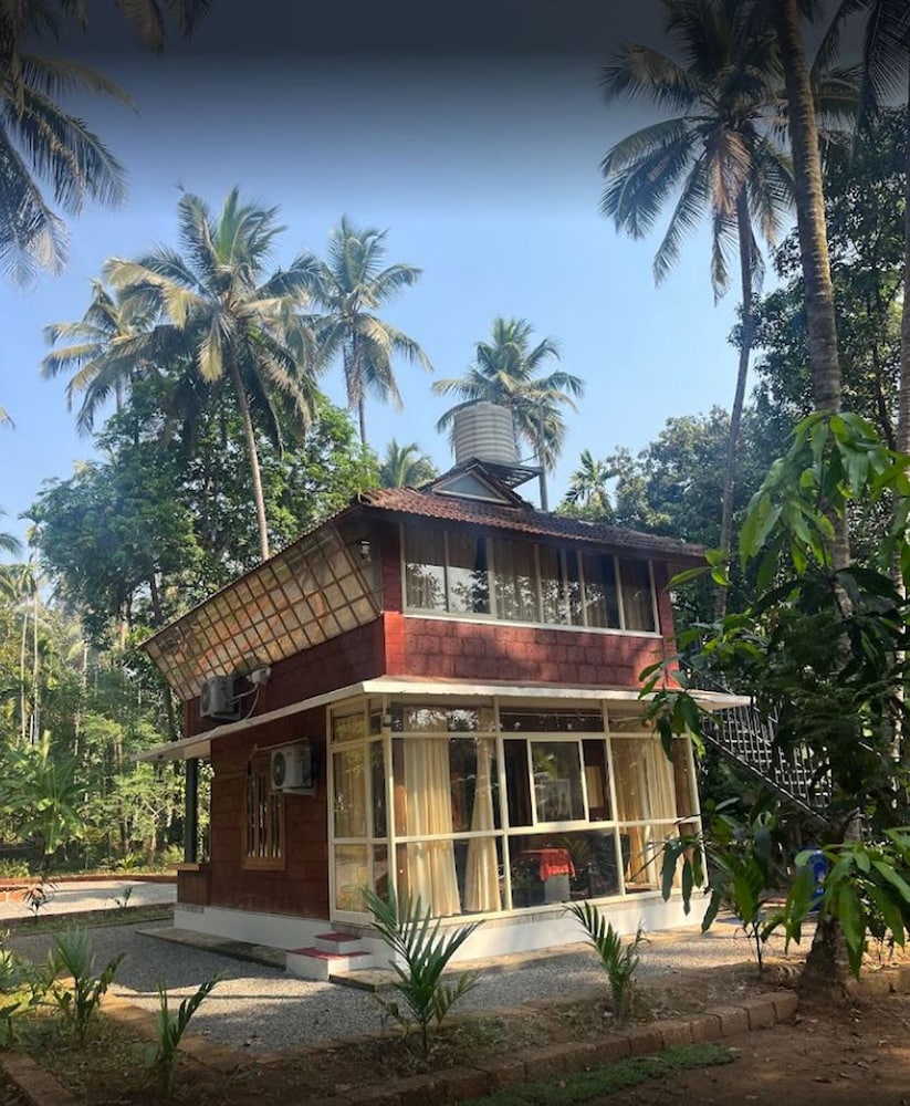 Makam Holiday Home
