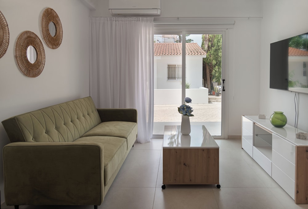 Phaedrus Living Olga Residence