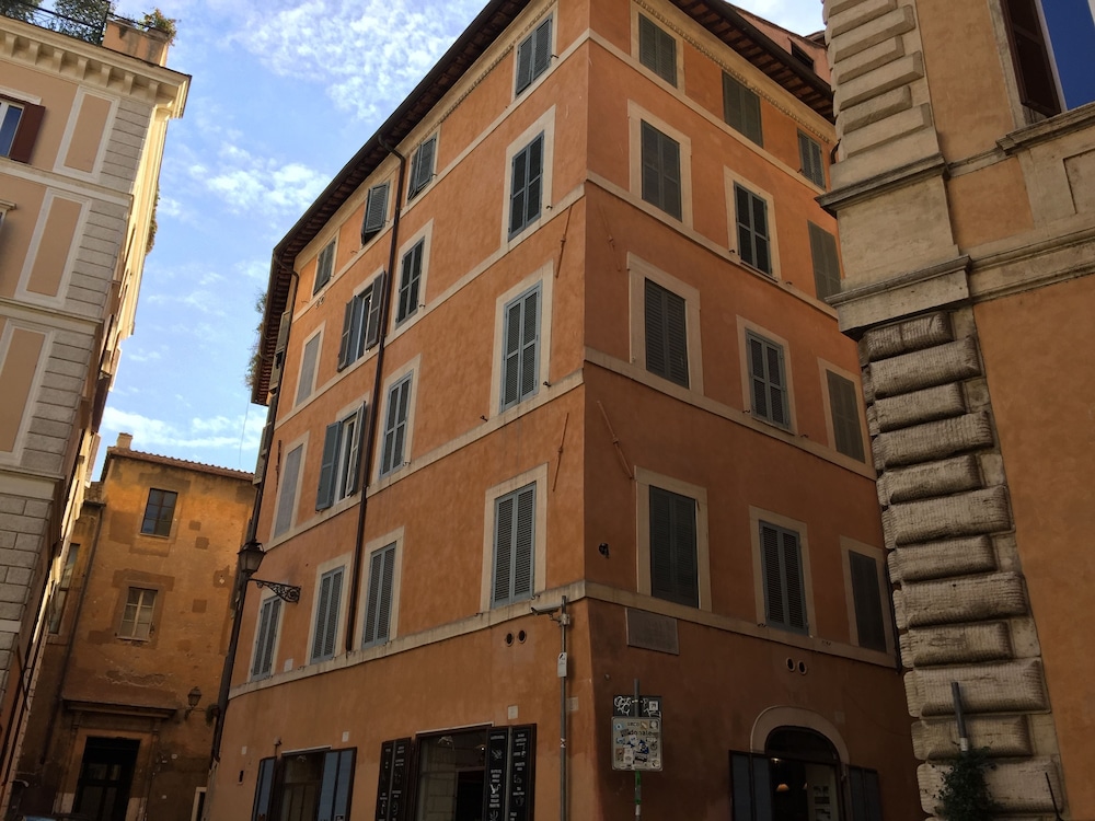 Reginella Suites
