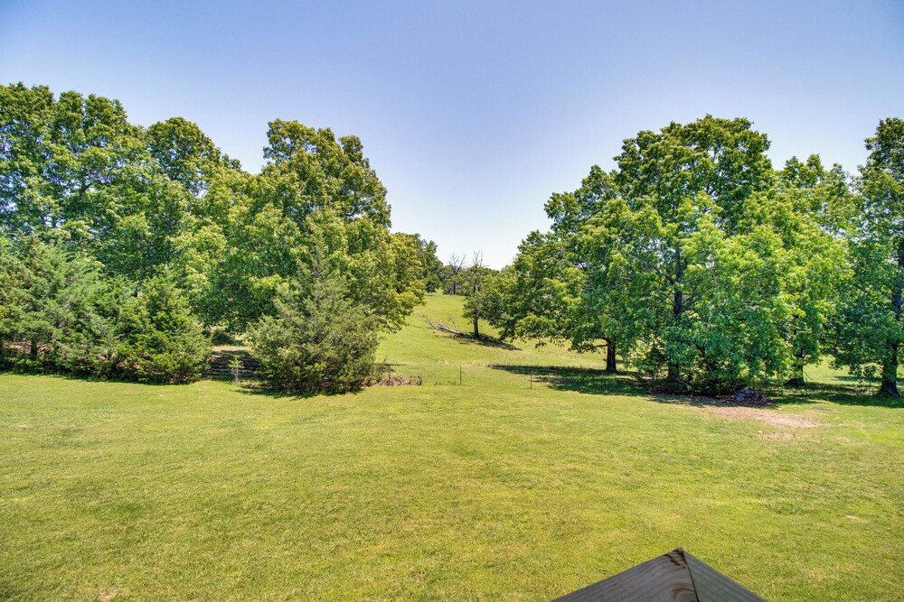 Near Bull Shoals Lake: Spacious Golfer's Getaway!