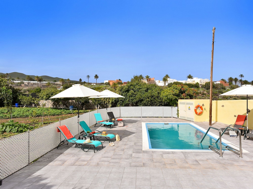 Luxurious Villa in Las Palmas With Swimming Pool photo 5