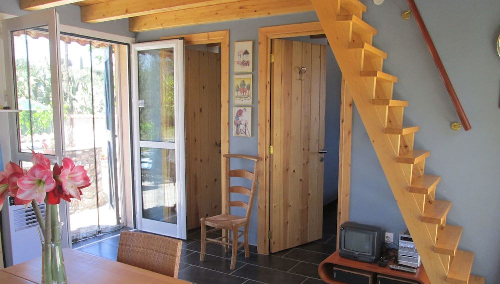 Spacious Chalet with Fruit Trees near Beach in Messinia view 2