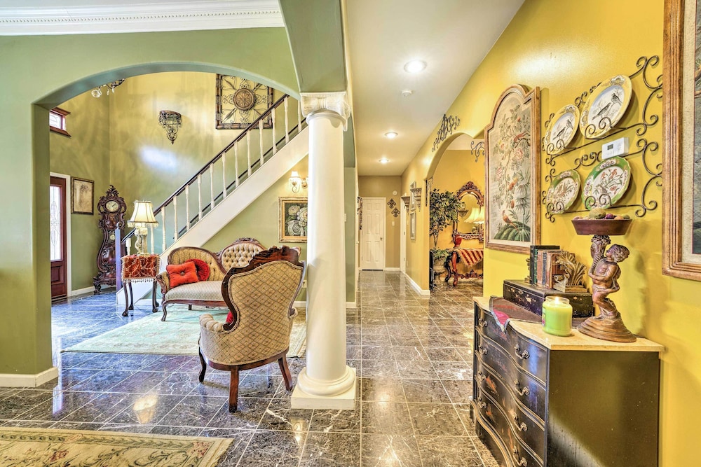 Victorian Hernando Home ~ 25 Miles to Memphis view 4