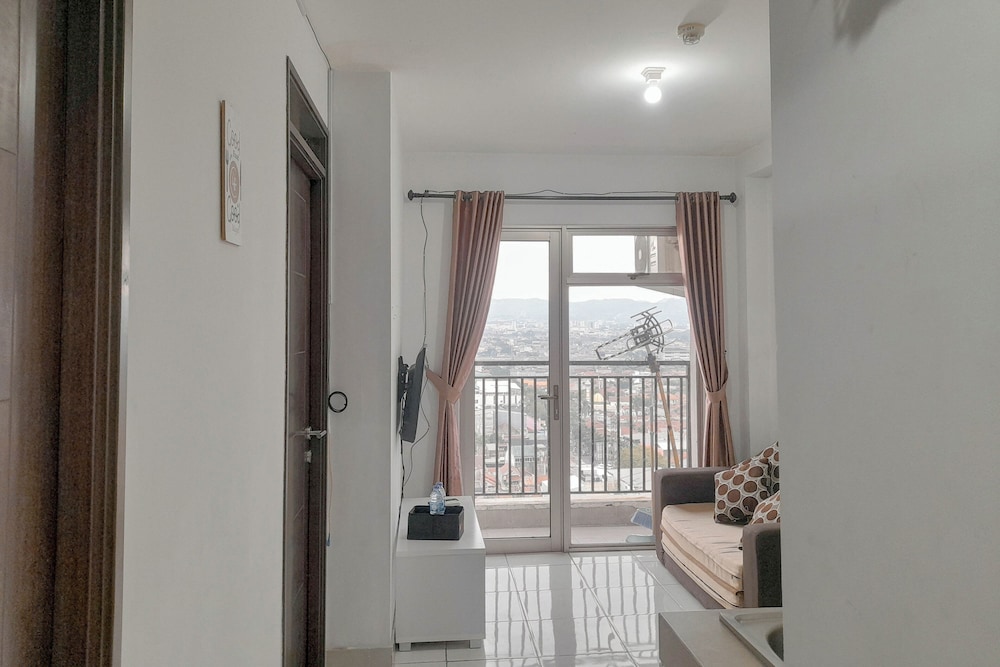 Comfortable And Homey 2Br Apartment At Mekarwangi Square Cibaduyut