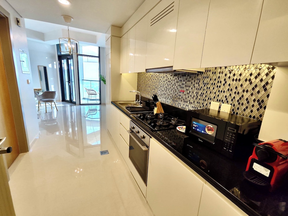 Lux BnB Aykon Tower