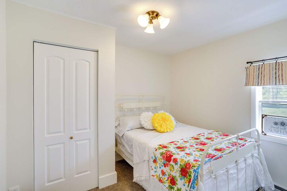 2 Mi to Hagar Beach: Charming Home w/ Fire Pit! view 3