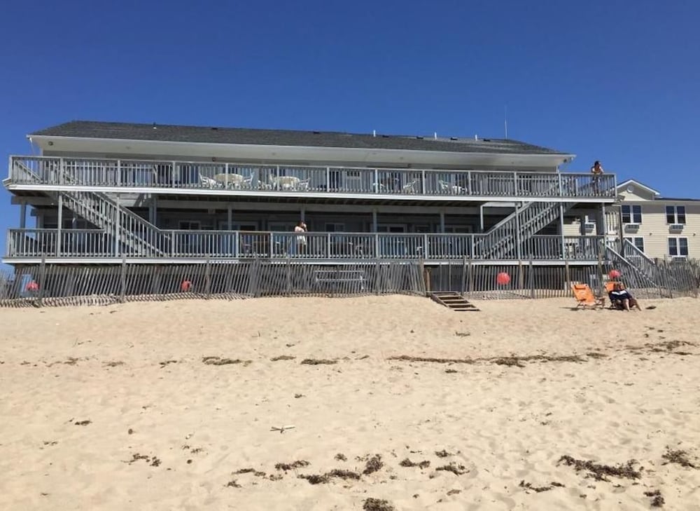 Sandcastle Beachfront Inn