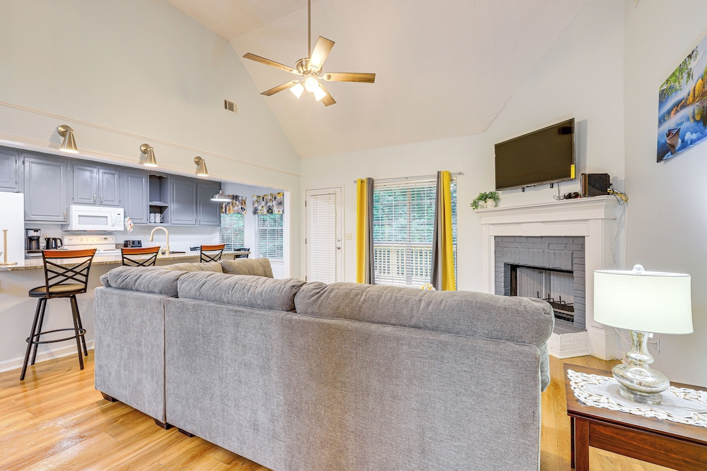 7 Mi to Dtwn Covington: Bright Home w/ Deck & Yard