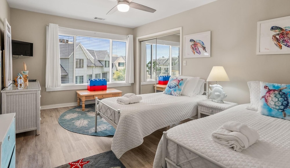 Condo with Resort Access - Great North Island Location