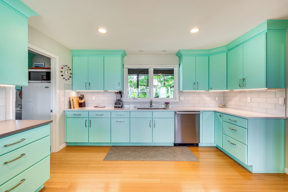Mtn-view Home w/ Pickleball Court in Louisville!