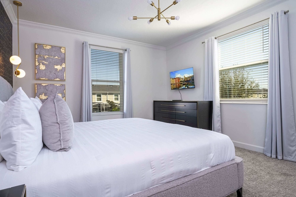 Themed 5Bd Family Villa w Pool Spa Near Disney