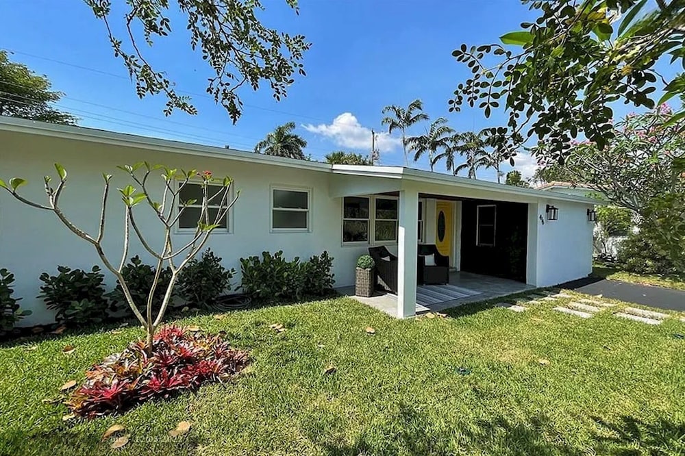 Chic 3BR 2BA Getaway With Private Pool Oasis