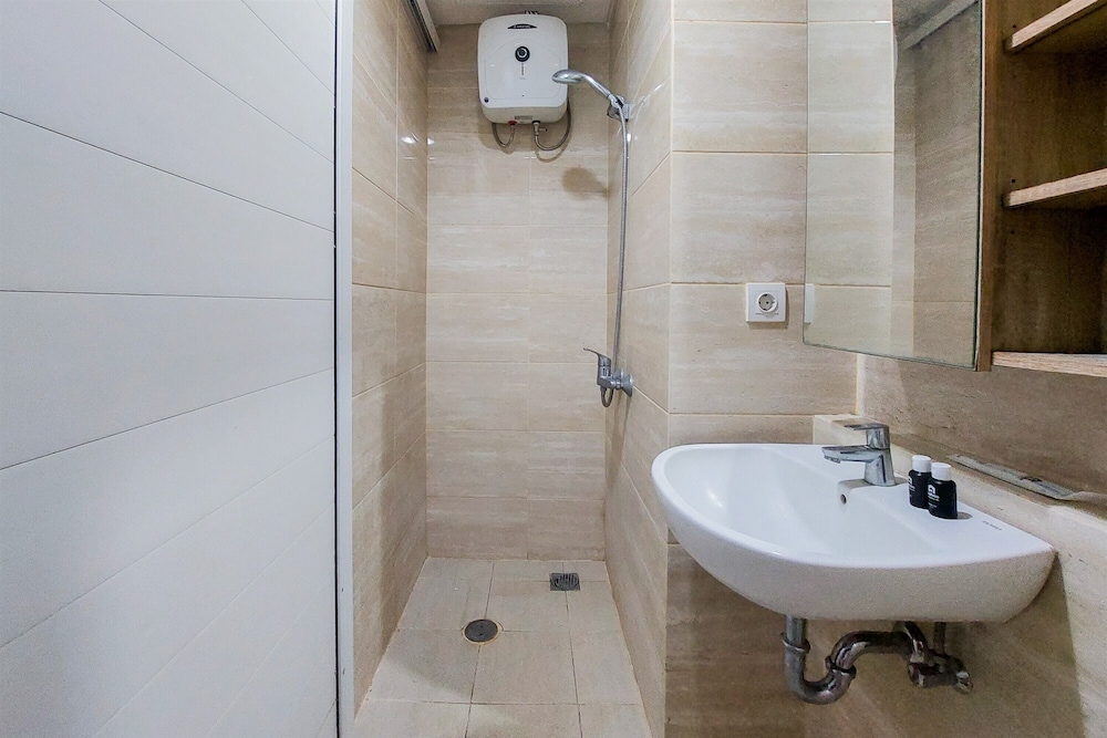 Best and Restful Studio Apartment Springwood Residence Tangerang