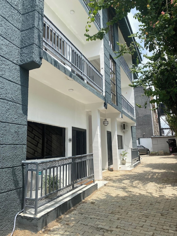 El-Mak Luxury Homes