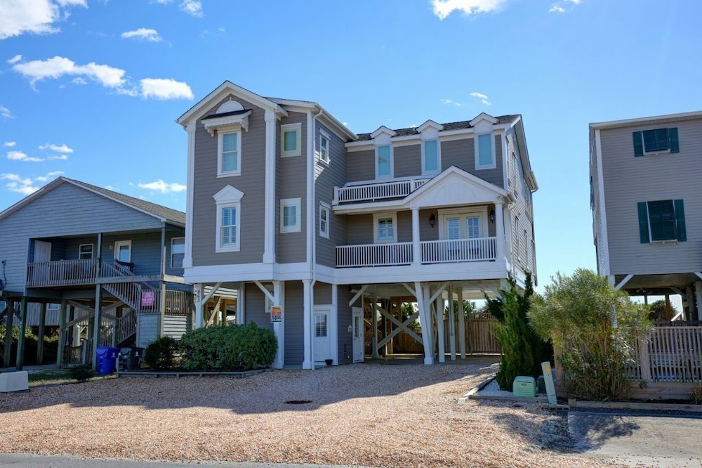 The Seventh Day 6 Bedroom Home by RedAwning