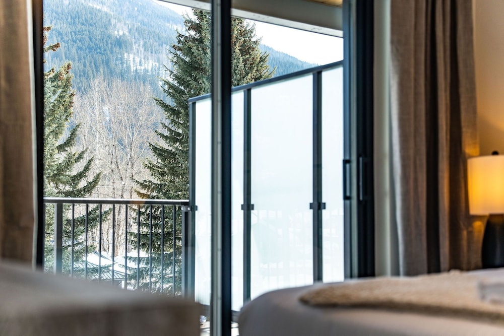 Hotel Peaks and Birdies by Revelstoke Vacations - Image 1