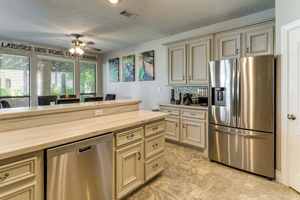 Waterfront Lake Conroe Home w/ Pool Access!