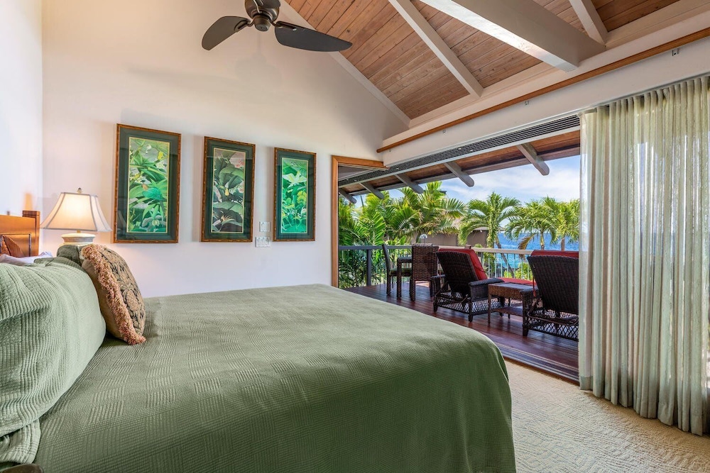 Air-conditioned Ocean Front Hawaii Townhome! - Sleeps 6 - Vrkcv