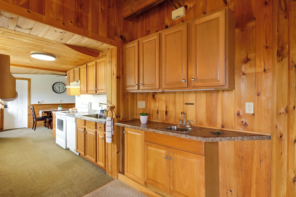 4 Mi to Beach & Lake: Spacious Home in Chestertown