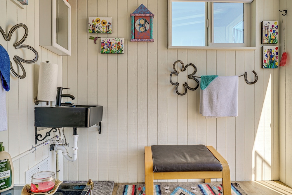 Tiny Home Studio: New Mexico Nature Retreat!