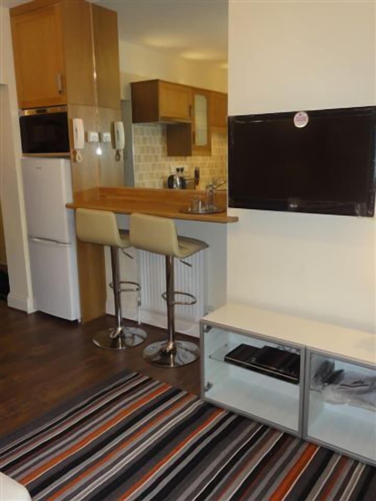 SHQ Apartments