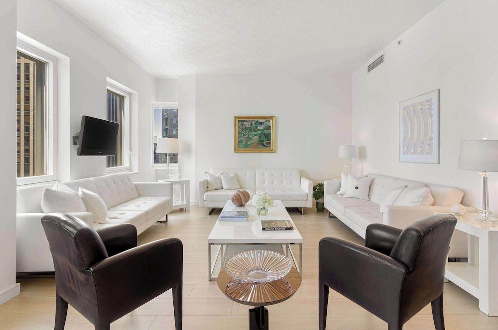 Luxury 4brm 2500 sq ft Penthouse - Walk to Times Square