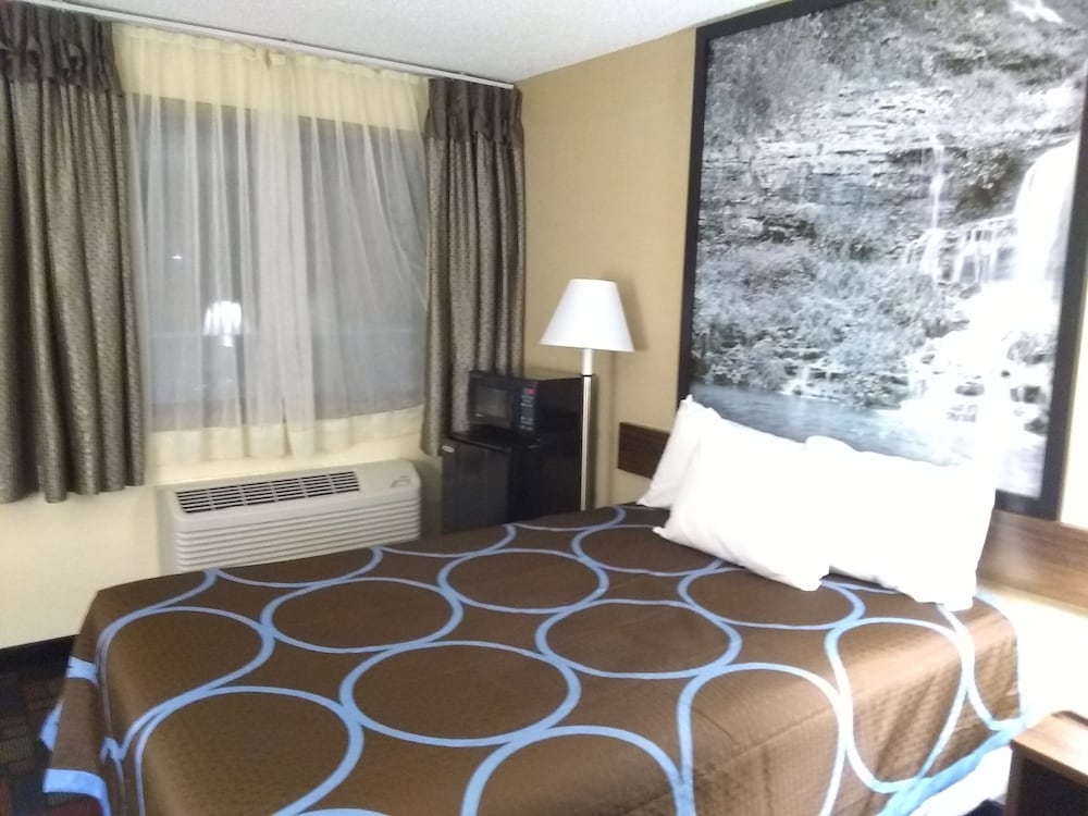 Super 8 by Wyndham Boonville view 3