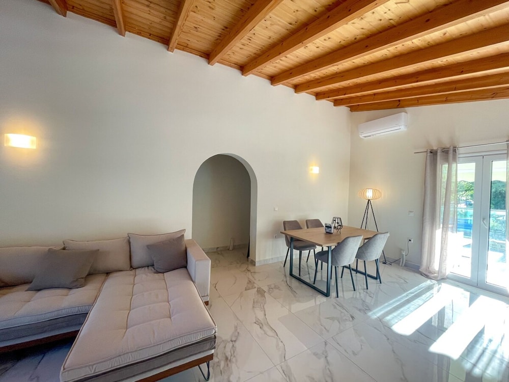 Magellanos Mint House- Kinopiastes