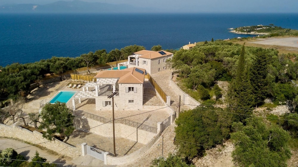 Tania Villa - Elegant 4 BR Villa With Private Pool view 3